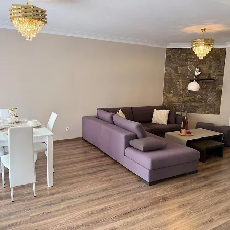 Recently Renovated Apartmán