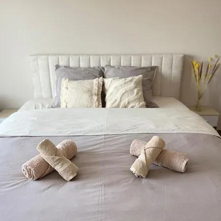 Recently Renovated Apartmán